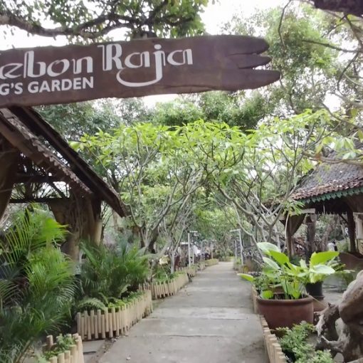 Rajaklana Resto: Restoran Keluarga di Puncak Bukit