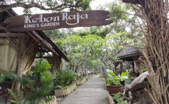 Rajaklana Resto: Restoran Keluarga di Puncak Bukit