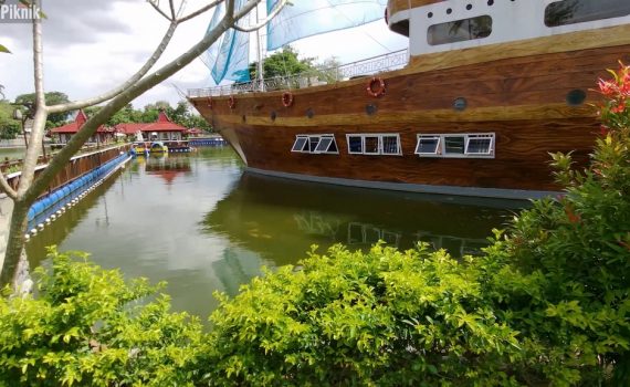 Floating Resto Sleman, Jogja's New Mainstay Attraction Floating Resto Sleman, Jogja's New Mainstay Attraction